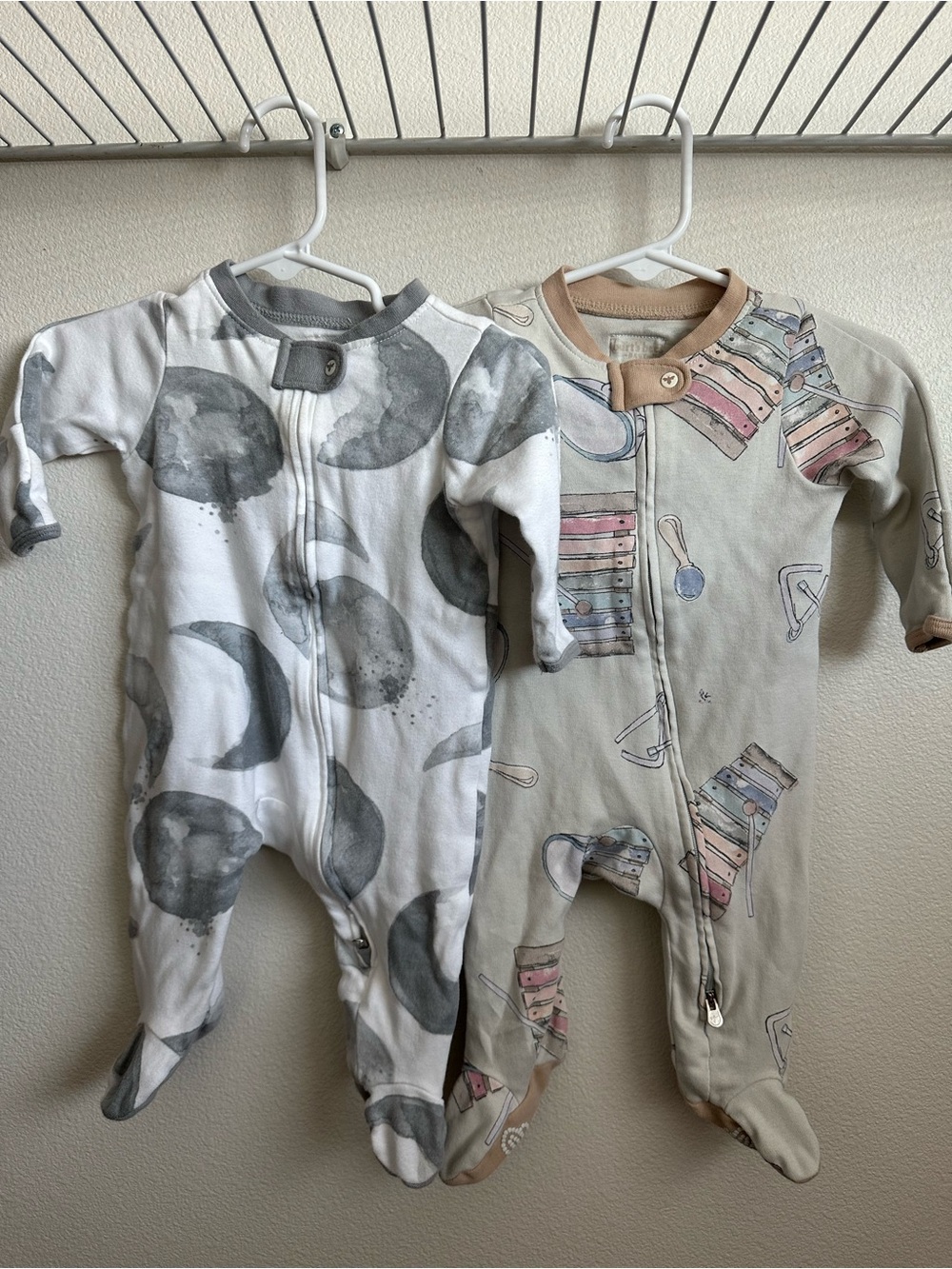 Burt's Bees Baby Gray Moon & Tan Xylophone Footed One-Pieces 0-3M